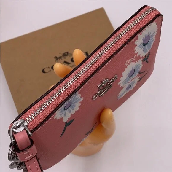 COACH Boxed Corner Zip Wristlet With Daisy Print - Picture 8 of 15